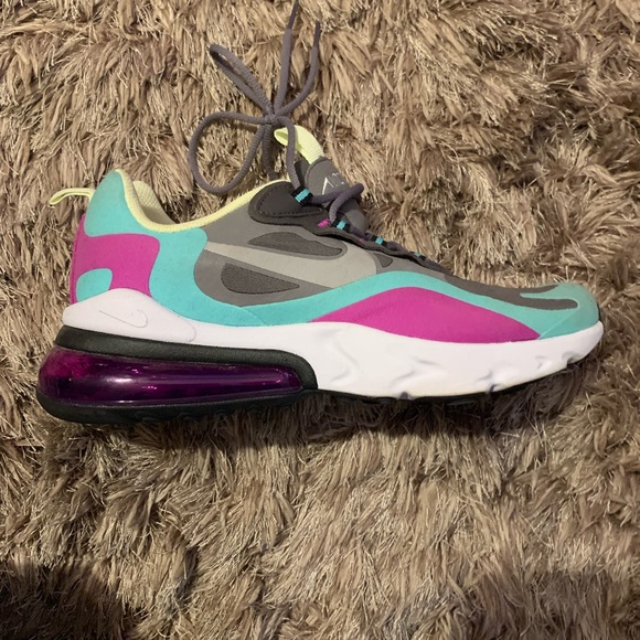 Nike Air270 React Shoes - Picture 3 of 7